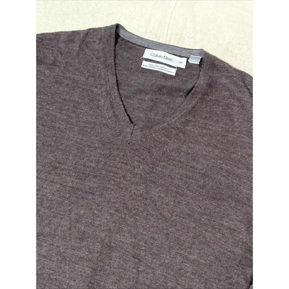 Calvin Klein 100% Extra Fine Merino Wool Brown Pullover V-neck Sweater Small - Picture 2 of 5